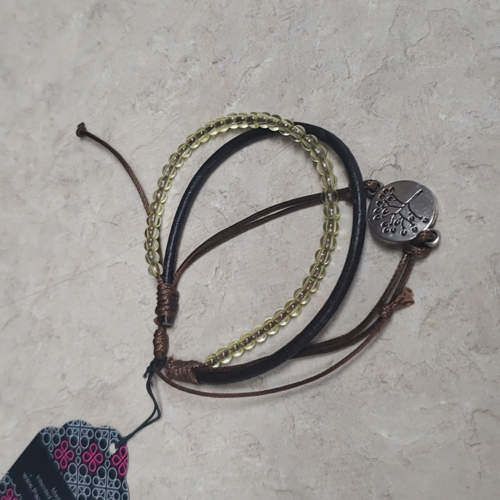 Pull string bracelet